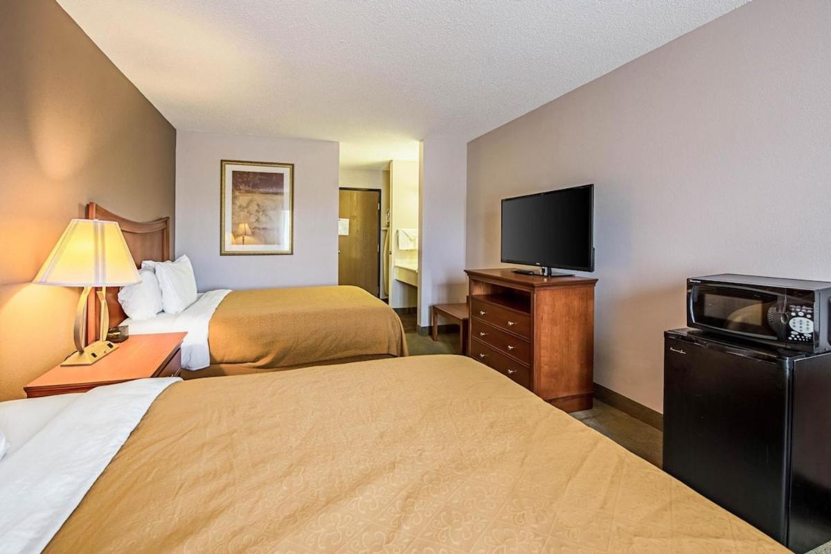 Royal Inn Suites Huntington Экстерьер фото